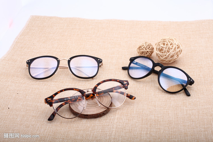 提升產(chǎn)品魅力 裝飾眼鏡拍攝的藝術與技巧